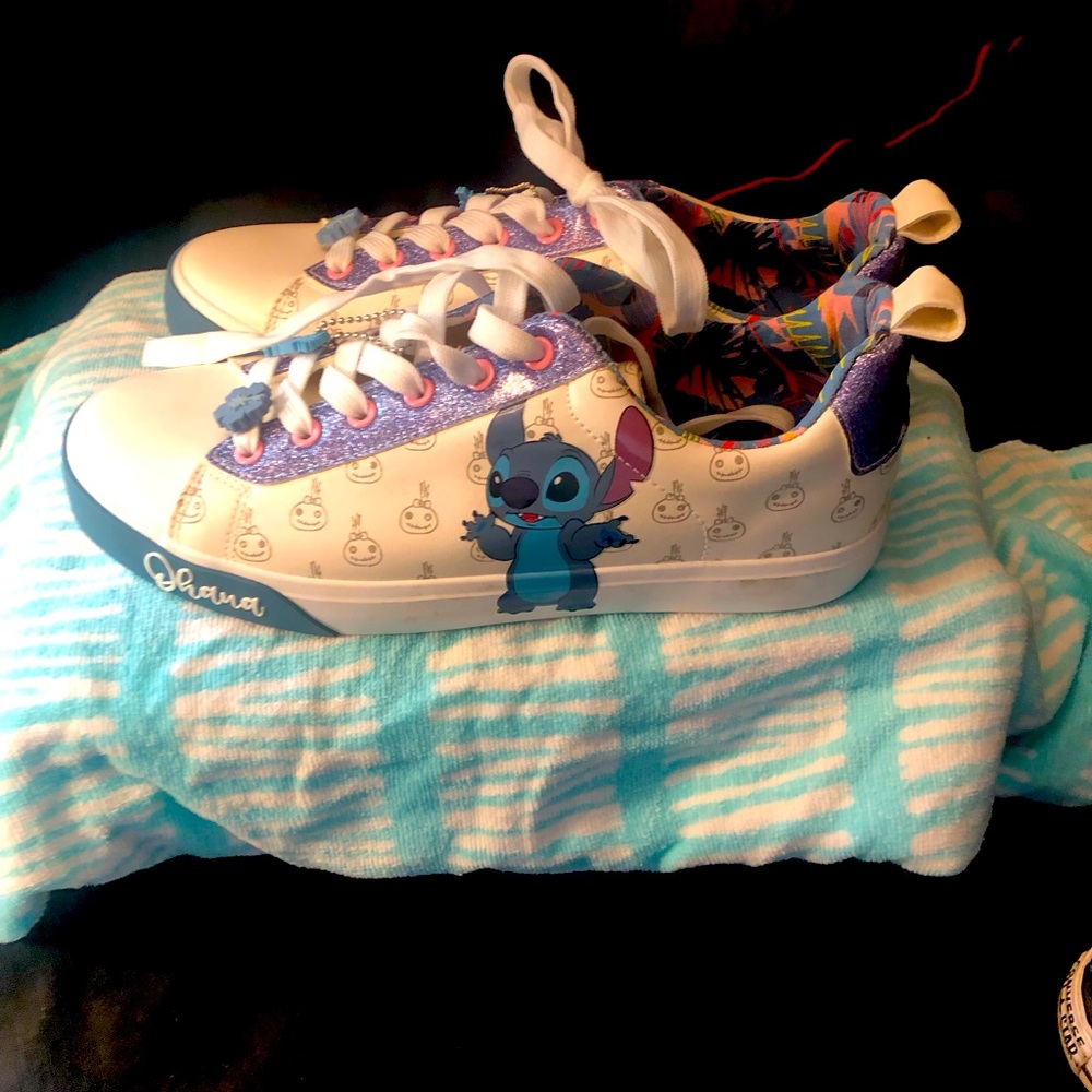 Women size 10 stitch shoes